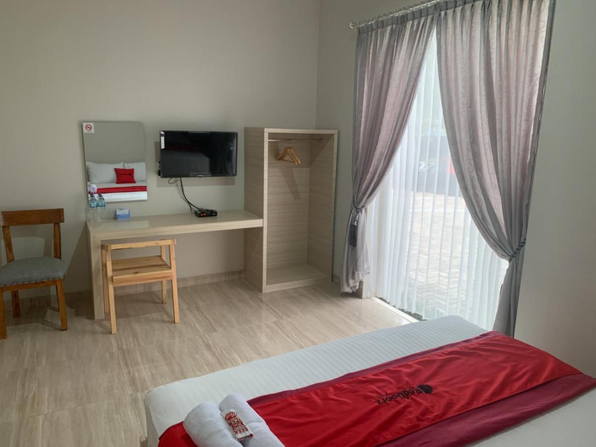 Hotel Reddoorz Near Alun Alun Purbalingga Extérieur photo